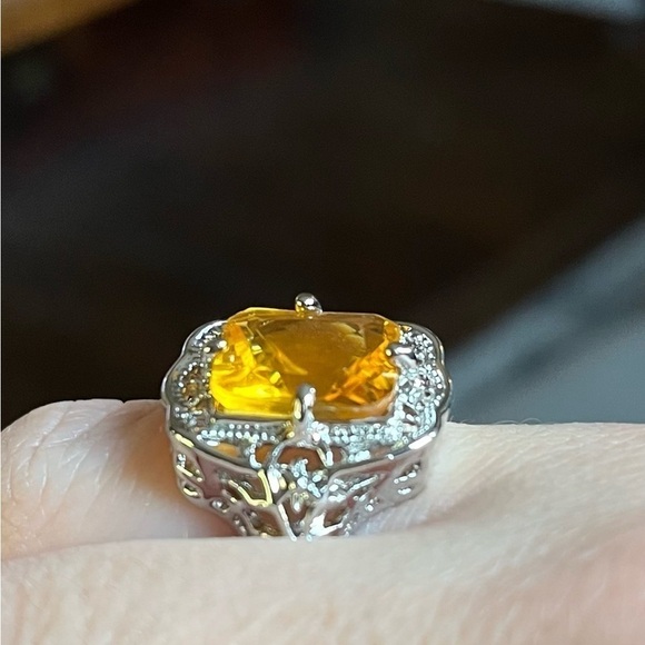 Size 7 Statement Ring - Picture 4 of 9